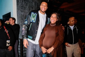 字母哥：我妻子马上就要生四胎了 她是本赛季的MVP