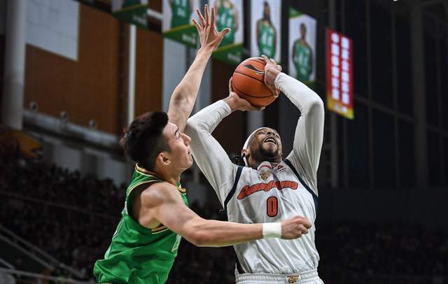 乐鱼体育全站-CCTV5直播！广东VS上海胜负难料，超级外援互不相让，杜锋冲4连胜