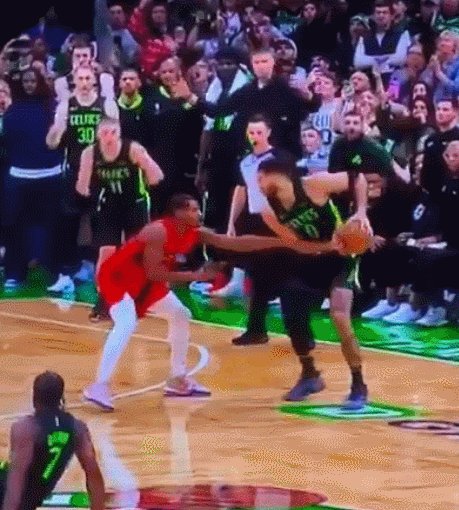 乐鱼体育全站-连续两次压哨绝杀走步在先 NBA在刻意制造高光？