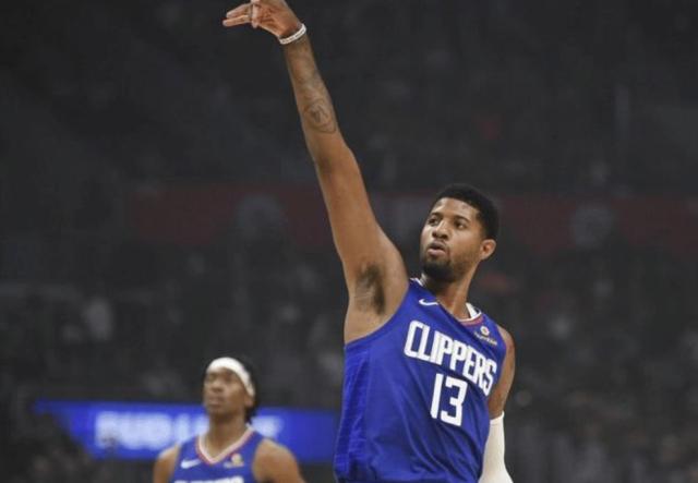 乐鱼体育登录入口-小个阵容失灵内线防守告急 快艇休赛期运作失败？