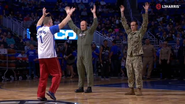 乐鱼体育官方网站-疫情下的NBA：中场表演者的寒冬尚未过去